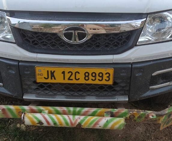 गोवंश तस्करी की कोशिश नाकाम गोवंश को बचाया वाहन को पुंछ पुलिस ने जब्त किया